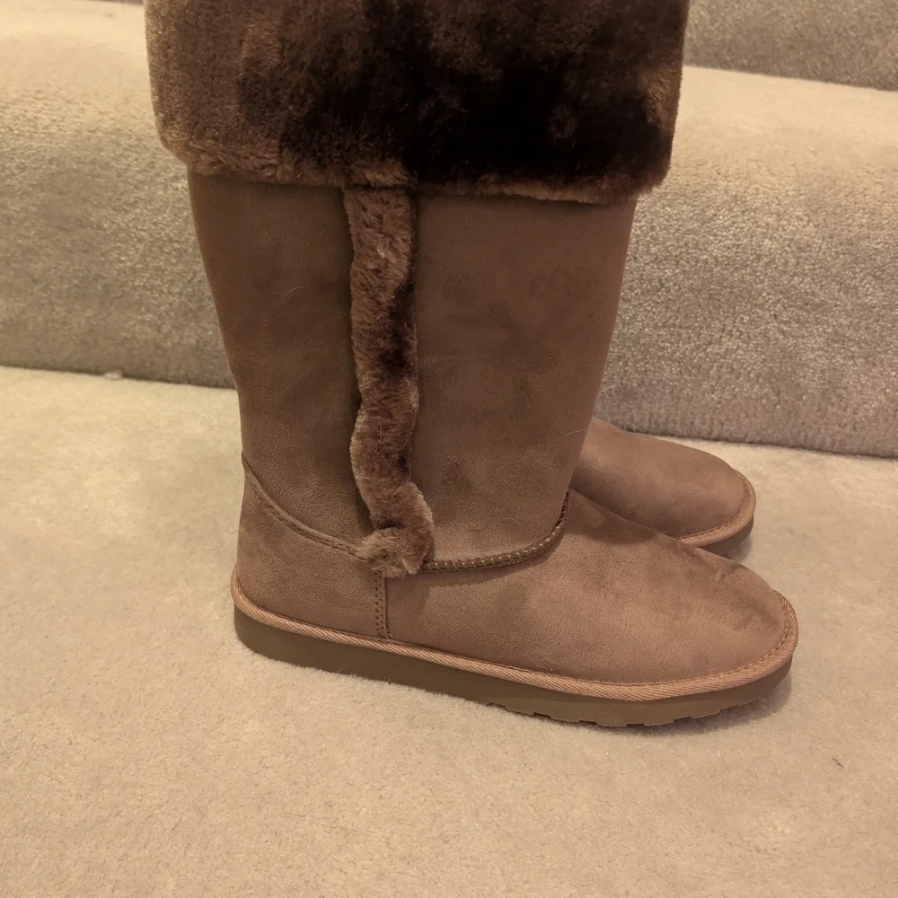 Cozy Brown Fur-Lined Boots - Picture 6 of 6